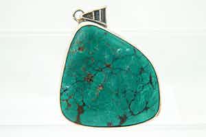 2055- Grote hanger met turkoois gezet in 1e gehalte zilveren montuur verkocht voor € 25!