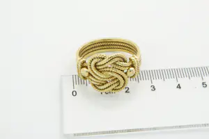 59 - Robuuste 18 krt gouden Surinaamse mattenklopper met doorlopend "touw" kopen? Bied vanaf 520!