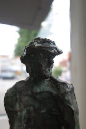 Jits Bakker - Mooi groot bronzen beeld, Op het bankje kopen? Bied vanaf 1800!