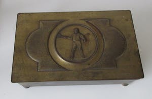 WMF - Hand gehamerde messing art nouveau humidoor afbeelding tennisspeler kopen? Bied vanaf 10!