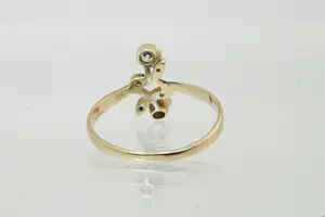 32- Elegante 14krt goud & diamanten "cross-over" ring met 0.30ct oud slijpsel kopen? Bied vanaf 160!