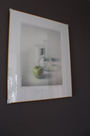 Olav Cleofas van Overbeek - Stilleven met karaf en appel kopen? Bied vanaf 40!