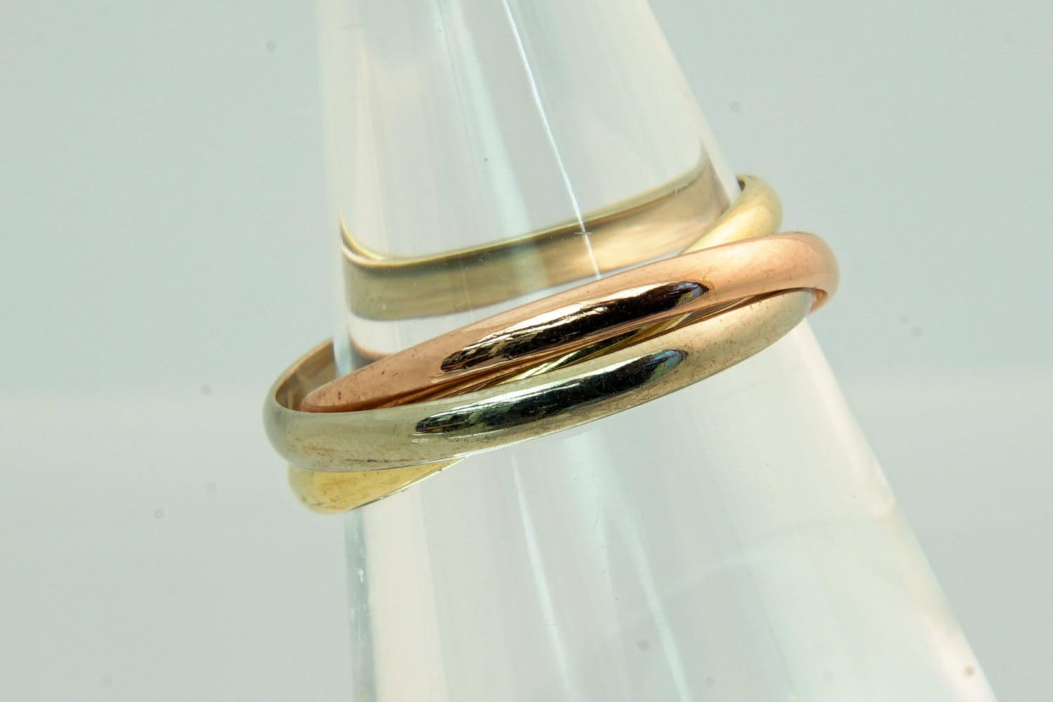 48 - Stijlvolle 14 karaats tri-color gouden dames design "trinity" ring kopen? Bied vanaf 140!