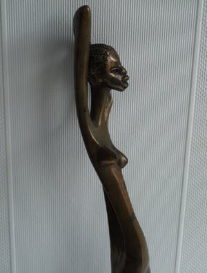 Brons (Onbekend) - Bronzen beeld , Naakte vrouw – gesigneerd ‘LM” – hoogte 46 cm. kopen? Bied vanaf 1!