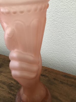 Niet of onleesbaar gesigneerd - Espaivet, Art Deco roze gesatineerd glazen vaas kopen? Bied vanaf 10!