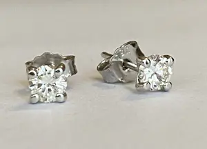 Witgouden oorstekers met diamanten ca 0.65 crt kopen? Bied vanaf 900!