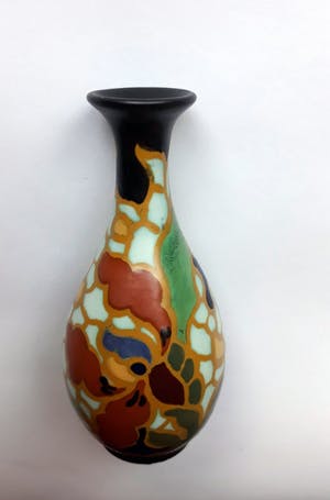 Kunstaardewerkfabriek Regina - Vaasje in mat decor Orchis kopen? Bied vanaf 30!