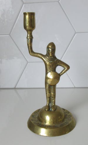 Curiosa - Oude koperen kandelaar staande ridder kopen? Bied vanaf 1!