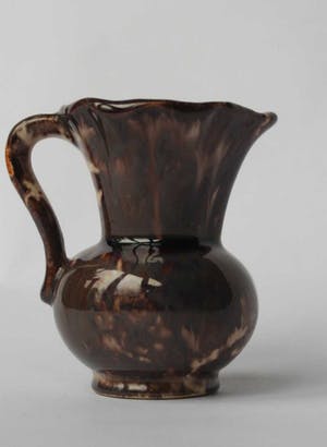 Jasba - kleine schenkkan - hoogglans glazuur - model 156? kopen? Bied vanaf 1!