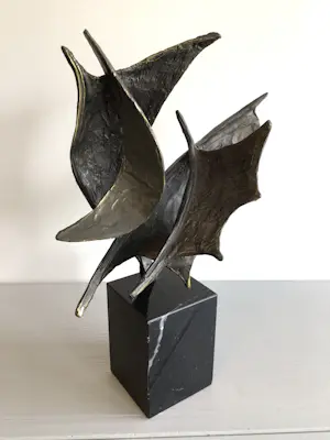 Bernadette Leijdekkers - Sculptuur “ De wind in de zeilen “ kopen? Bied vanaf 79!