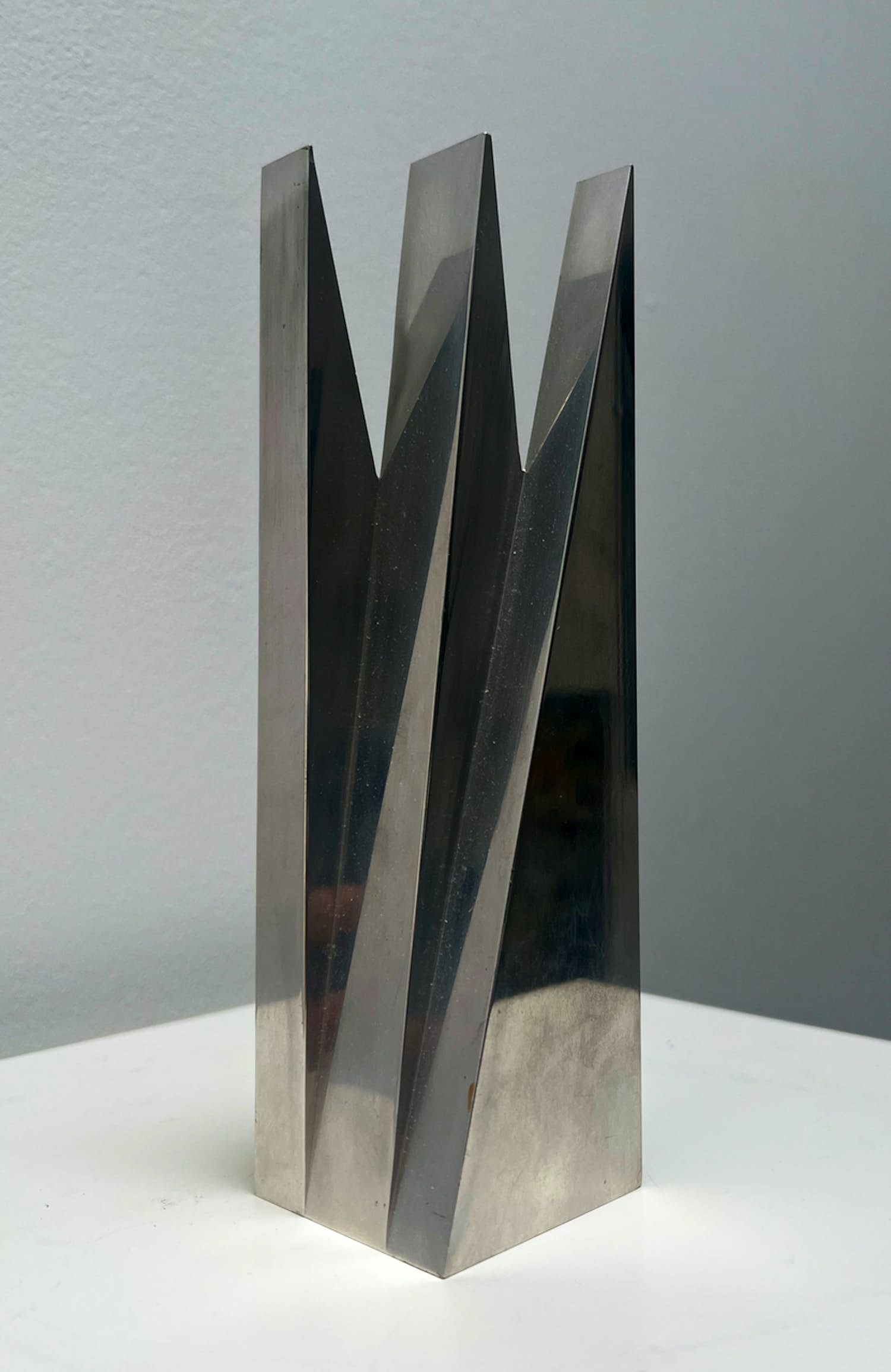 Niet of onleesbaar gesigneerd - Aluminium sculptuur | jaren '70 kopen? Bied vanaf 1!