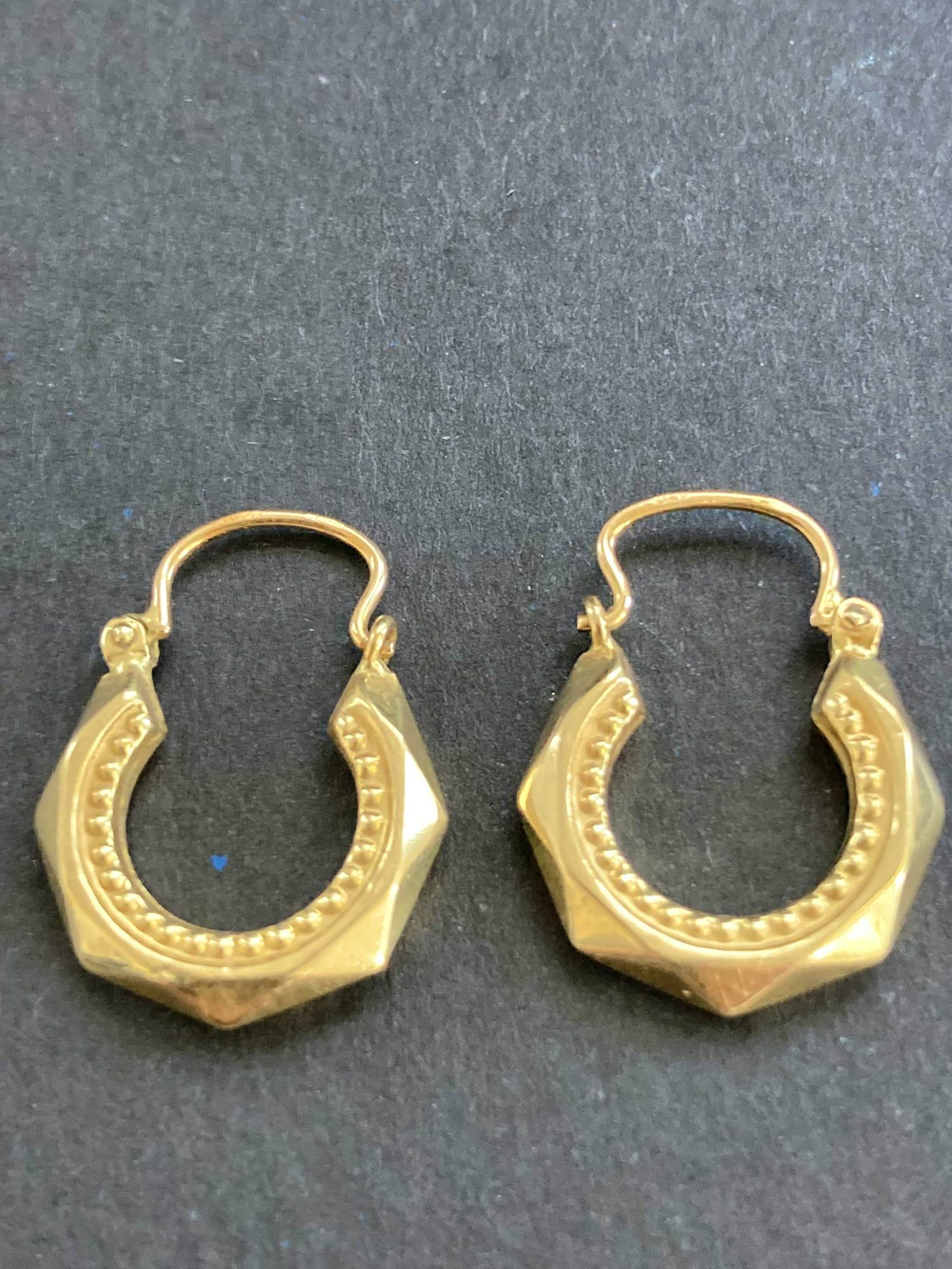 18 karaats geelgouden creolen Lapidé kopen? Bied vanaf 110!