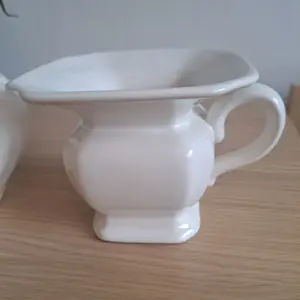 Plateelbakkerij Zenith - Twee bizare kleine vazen kopen? Bied vanaf 40!