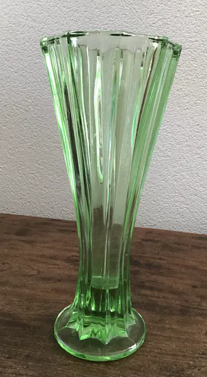 Niet of onleesbaar gesigneerd - 3 glazen vazen, kristal en handmade quality kopen? Bied vanaf 1!