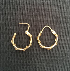 18K Goud - geelgouden getordeerde creolen kopen? Bied vanaf 1!