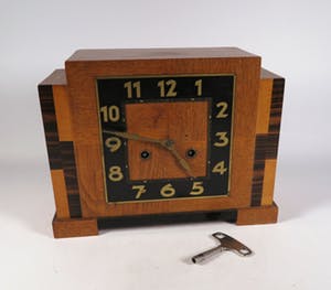 Nieuwe Kunst - Hout en metaal, Art Deco klok kopen? Bied vanaf 80!
