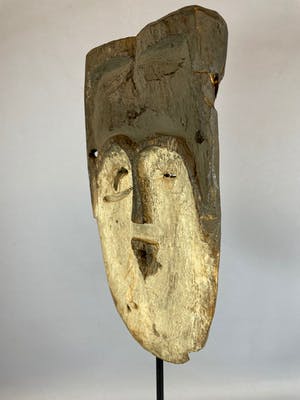 Lega - Old Tribal used African passport mask from the Lega Bwami - Congo. kopen? Bied vanaf 25!