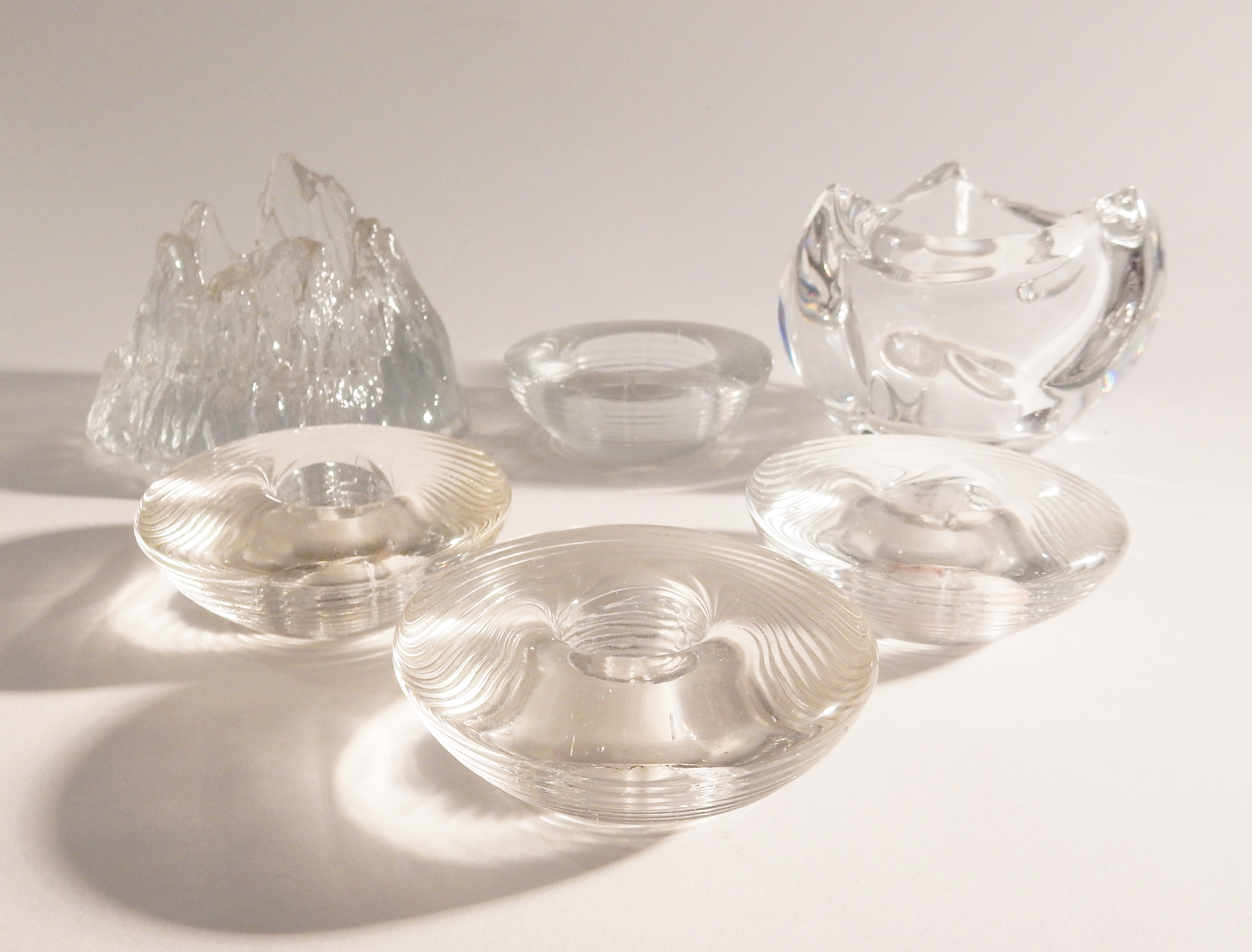 Niet of onleesbaar gesigneerd - Holmegaard en Nybro kaarshouders - 6x Scandinavisch design verkocht voor € 1!