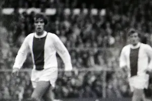 Pim Westerweel - Flying Johan Cruijff - Ajax-Haarlem 30-09-1969 (2-1) kopen? Bied vanaf 150!
