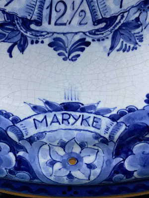 Porceleyne Fles - herdenkingsschotel 12,5 jaar huwelijk Bernhard en Juliana kopen? Bied vanaf 175!