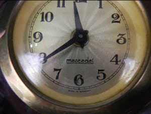 Niet of onleesbaar gesigneerd - Mercedes tafelklokje in olifant keramiek. kopen? Bied vanaf 1!