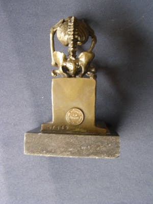 Curiosa - "Naar" de Denker Milo. kopen? Bied vanaf 1!