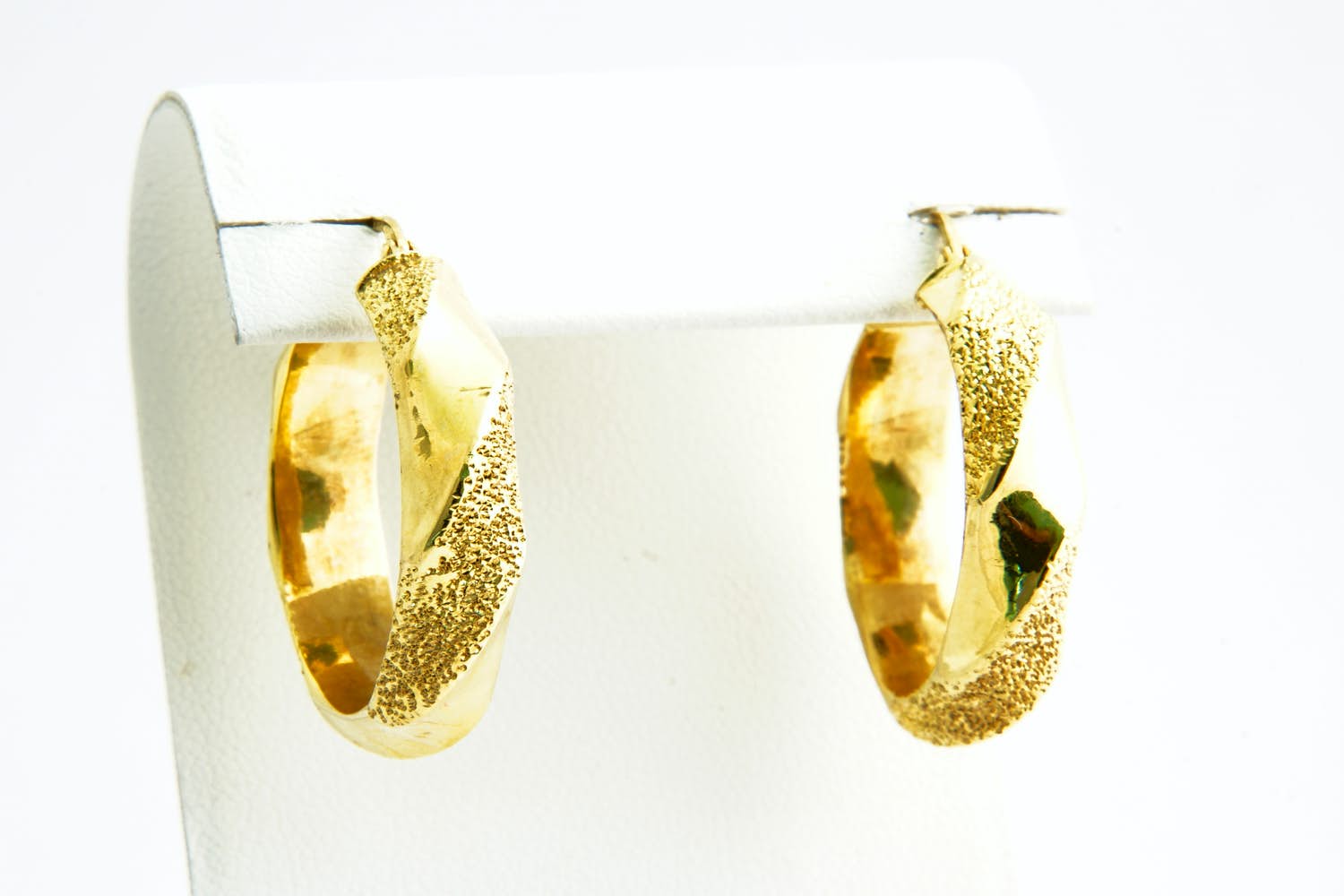 38- Paar grote 18 karaats gouden gedraaide oorsieraden - gefaseerd afgewerkt kopen? Bied vanaf 140!