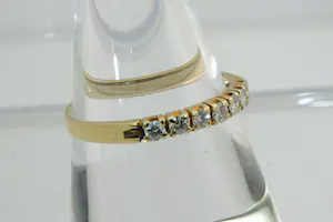 6- Elegante 14 krt geel-goud & diamanten rij- ring - 7 briljantjes 0.30ct kopen? Bied vanaf 140!