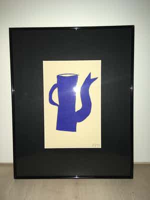 Klaas Gubbels - Mooi ingelijste “Blauwe kan” van Klaas Gubbels verkocht voor € 195!