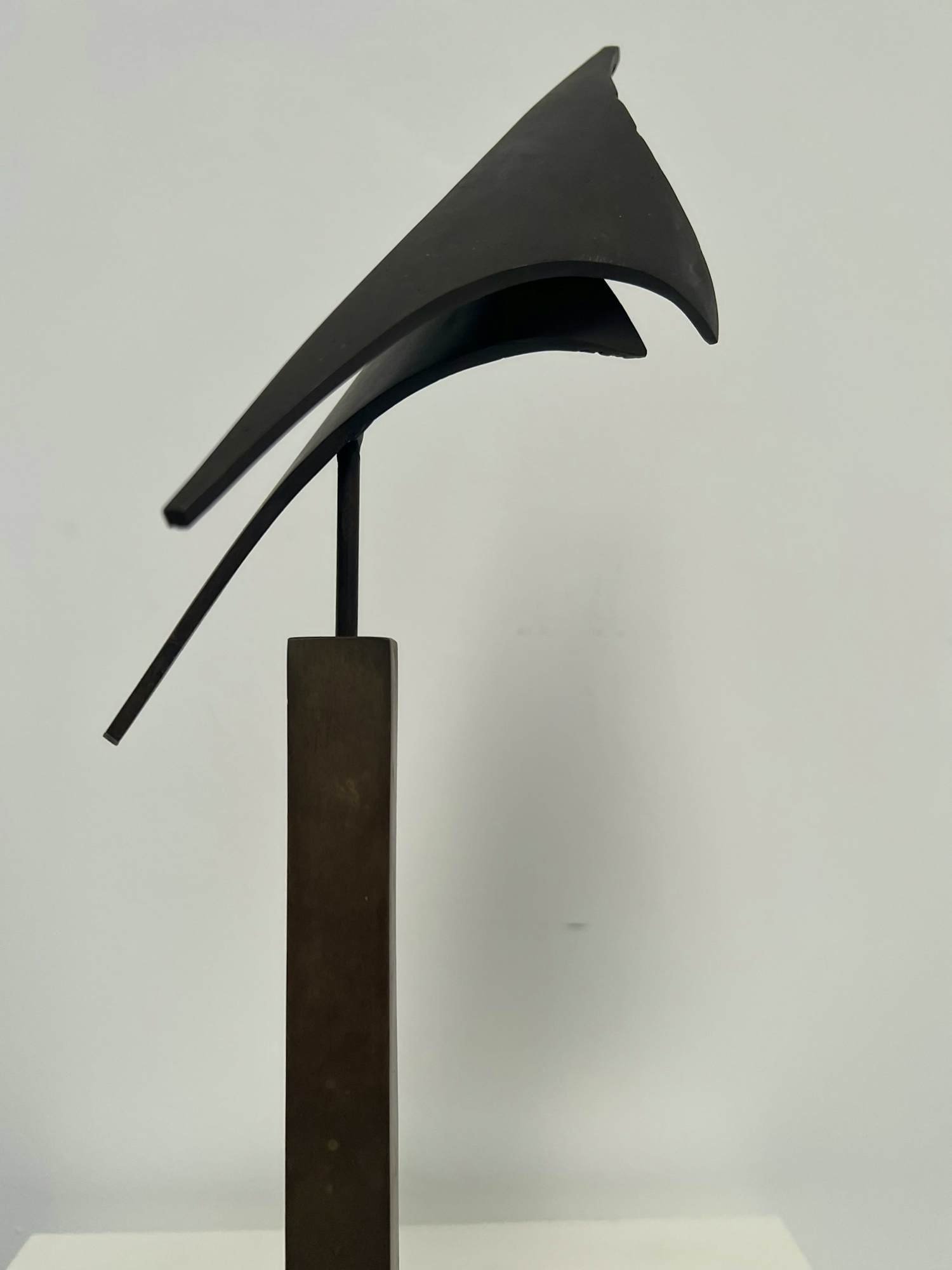 Ton Koops - bronzen sculptuur | 'Fokzeilen' | 1987 verkocht voor € 450!
