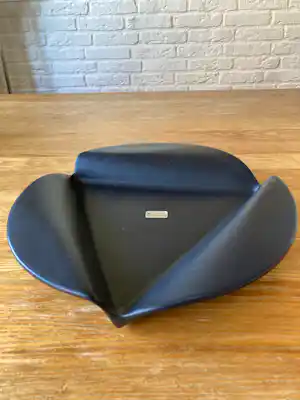 Jeroen Bechtold - Elegante design schaal van Jeroen Bechtold – sculpturaal , jaren 80ig verkauft für € 37!
