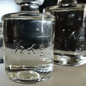 Niet of onleesbaar gesigneerd - 5x Vintage glazen (apothekers) gewichten. kopen? Bied vanaf 1!