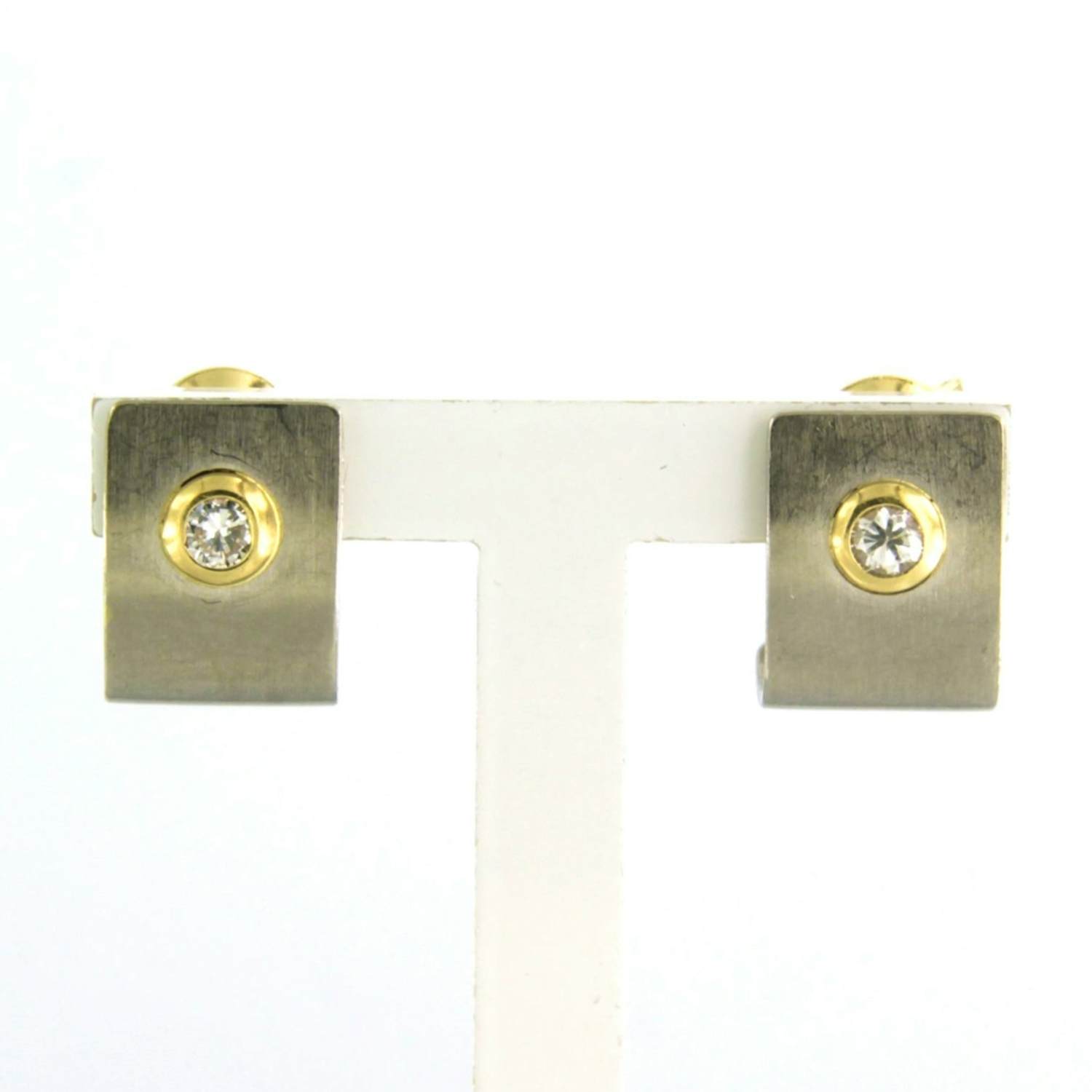 14k bicolour gouden oorknoppen bezet met briljant geslepen diamant tot. 0,10ct kopen? Bied vanaf 450!