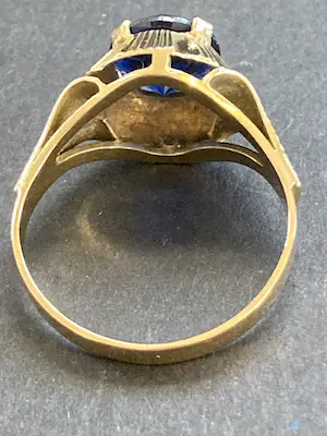 18 karaats geelgouden ring met een rond gefacetteerd geslepen spinel kopen? Bied vanaf 225!