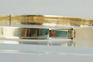 1301 - Fraaie FJORY 14 krt goud op zilver "Bangle" amband - met 9 diamanten kopen? Bied vanaf 490!