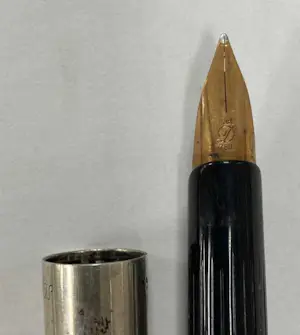 2 vulpotloodloden (Cross), 4 zilveren pennen (Dupont) + 1 verzilverde aansteker (Dupont) kopen? Bied vanaf 250!