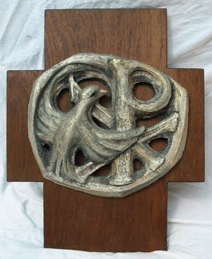 Klaas Pijlman - Chamotte / Aardewerk op paneel , Duif & Pax Christi - ca. 1970 kopen? Bied vanaf 25!