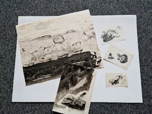 AcheterJo Manders - Jaren 60 diverse abstracte sepia's + gelithografeerde uitnodiging - gesigneerd? Enchérissez de 30!