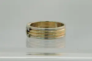 72- Fraaie tri-color 14Krt gouden design ring  0.10c diamant - klein model. kopen? Bied vanaf 190!