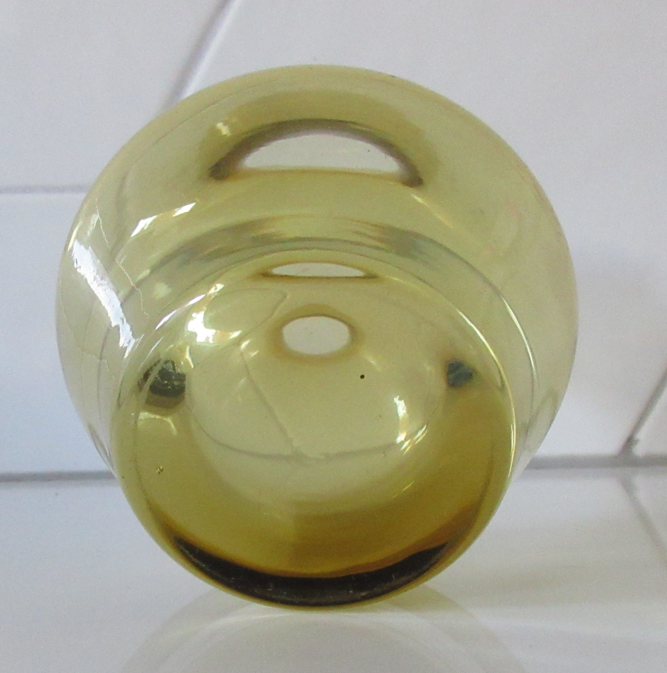 Niet of onleesbaar gesigneerd - Amber dubbelwandig glazen sixties vaasje kopen? Bied vanaf 1!