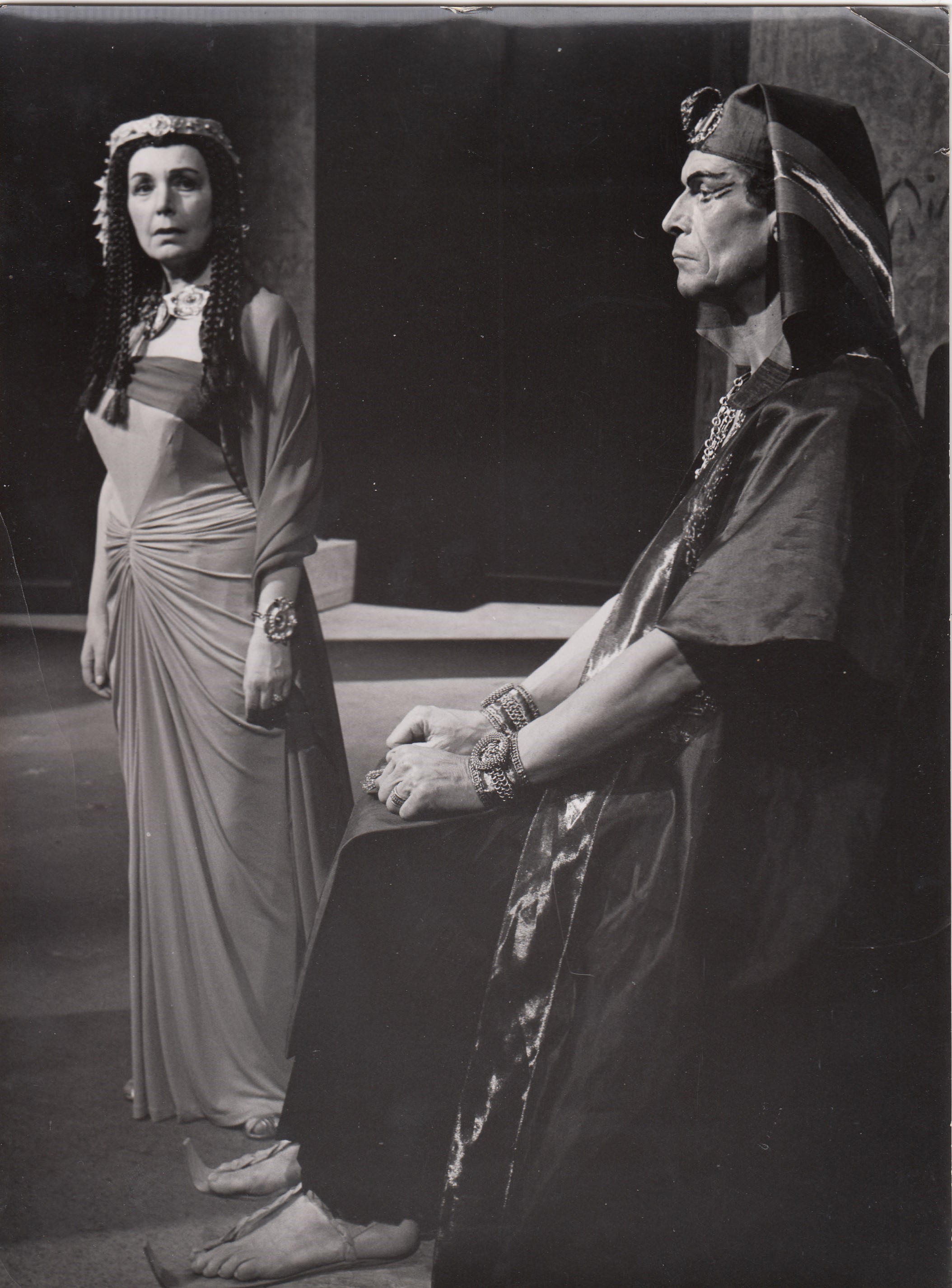 Frits Lemaire - Silvergelatine foto van Ida Wasserman & Gijsbert Tersteeg 1956 De Eerstgeborene kopen? Bied vanaf 1!