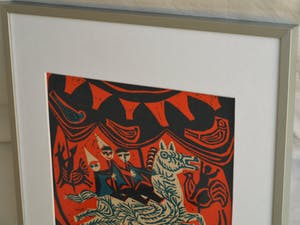 Jenny Dalenoord - Linosnede , BEVRIJDINGSDAG 1945-1955 – gesigneerd & ingelijst – 1955 kopen? Bied vanaf 10!