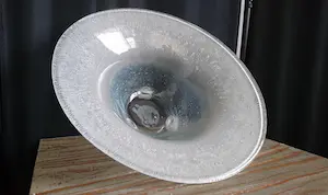 Niet of onleesbaar gesigneerd - Diepe tincraquelé schaal op pootjes kopen? Bied vanaf 1!