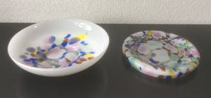 H.J. Richartz - TWEE KLEURRIJKE GLAZEN SCHALEN kopen? Bied vanaf 32!