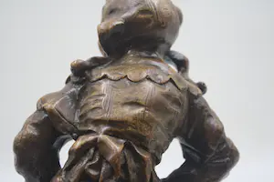 Niet of onleesbaar gesigneerd - Prachtig Rigoletto Beeld Gesigneerd (Gips Gepatineerd) 20e eeuw kopen? Bied vanaf 1!