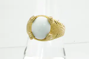 41- Fraaie Surinaamse 18 krt gouden ring witte steen vastgehouden door 4 klauwen kopen? Bied vanaf 440!
