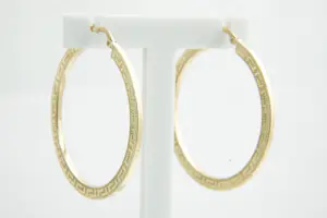 83 - Elegante z.g.a.n. set 14krt geelgouden oorringen met meander motief kopen? Bied vanaf 130!