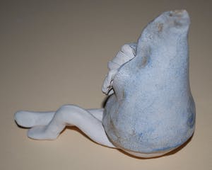 Niet of onleesbaar gesigneerd - zittend figuur kopen? Bied vanaf 1!