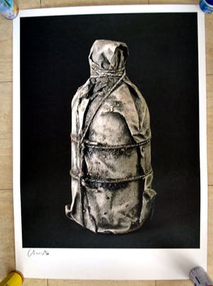 Christo - Wrapped Botlle- prachtige offset van Christo en handgesigneerd kopen? Bied vanaf 280!