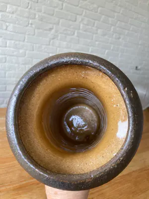 Vest Keramiek Gouda - Brutalistische vaas van aardewerk door Marius van Woerden, 1960 kopen? Bied vanaf 35!